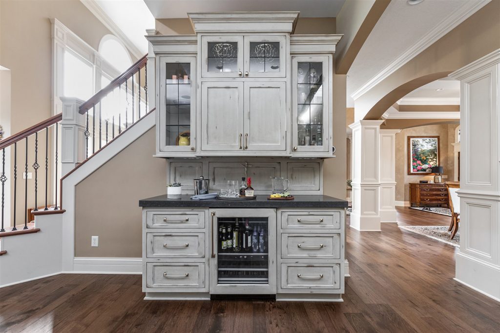 home bar ideas for a traditional kitchen remodel