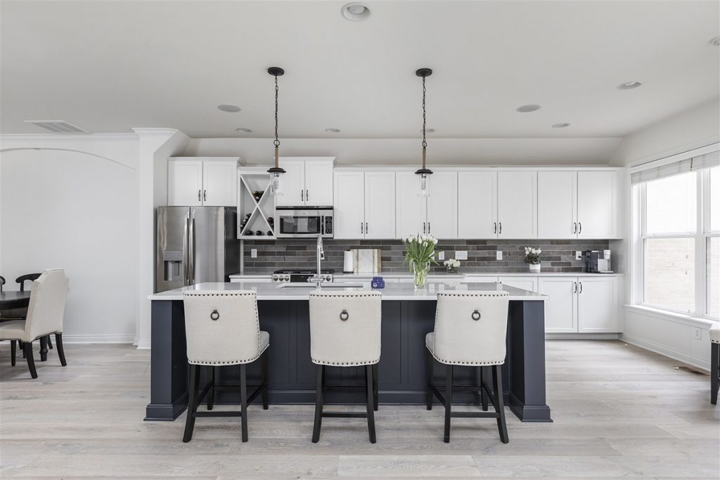 navy blue and charcoal accents give this bright kitchen a bolder design contrast