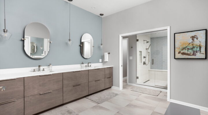 A Master Bath That Exudes Modern Allure